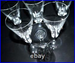 BACCARAT Lot 6 flûtes à champagne en cristal taillé Modèle Carcassonne 1960 BACCARAT Lot 6 flûtes à champagne en cristal taillé Modèle Carcassonne 1960