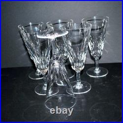 BACCARAT Lot 6 flûtes à champagne en cristal taillé Modèle Carcassonne 1960 BACCARAT Lot 6 flûtes à champagne en cristal taillé Modèle Carcassonne 1960