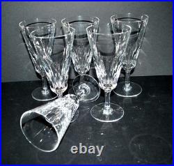 BACCARAT Lot 6 flûtes à champagne en cristal taillé Modèle Carcassonne 1960 BACCARAT Lot 6 flûtes à champagne en cristal taillé Modèle Carcassonne 1960