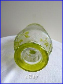 BACCARAT Modèle Eglantier Flacon Cristal doublé vert gravé acide 14,5 cm 1920