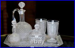 BACCARAT. Service de nuit en cristal moulé, modèle Diamants Biseaux BACCARAT. Service de nuit en cristal moulé, modèle Diamants Biseaux