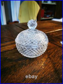 BACCARAT. Service de nuit en cristal moulé, modèle Diamants Biseaux BACCARAT. Service de nuit en cristal moulé, modèle Diamants Biseaux