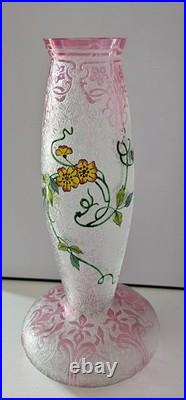 BACCARAT Vase Art Nouveau cristal givré, dégagé à l'acide, émaillé Clématites