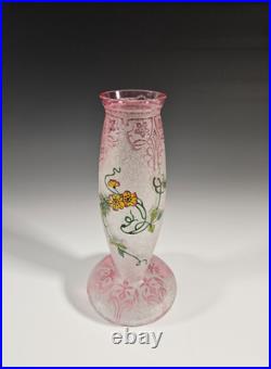 BACCARAT Vase Art Nouveau cristal givré, dégagé à l'acide, émaillé Clématites