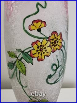 BACCARAT Vase Art Nouveau cristal givré, dégagé à l'acide, émaillé Clématites