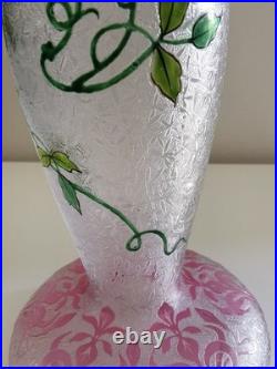 BACCARAT Vase Art Nouveau cristal givré, dégagé à l'acide, émaillé Clématites