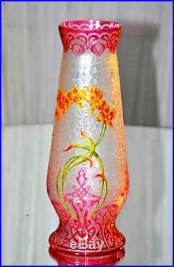 BACCARAT. Vase Art nouveau en cristal multicouche (33cm), décor d'orchidées