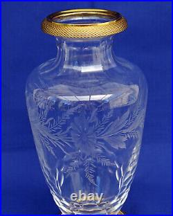 BACCARAT Vase en Cristal Taillé et Gravé à la Roue Monture en Bronze Doré XIXème