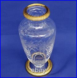 BACCARAT Vase en Cristal Taillé et Gravé à la Roue Monture en Bronze Doré XIXème