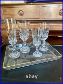Baccarat ASSAS Lot de 41 verres dont Flûtes, Verres à eau, vin rouge et blanc Baccarat ASSAS Lot de 41 verres dont Flûtes, Verres à eau, vin rouge et blanc
