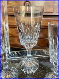 Baccarat ASSAS Lot de 41 verres dont Flûtes, Verres à eau, vin rouge et blanc Baccarat ASSAS Lot de 41 verres dont Flûtes, Verres à eau, vin rouge et blanc