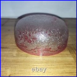 Baccarat Bol en cristal dégagé à l acide fond rubis décor d'églantier