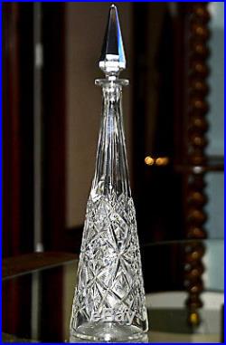 Baccarat. Carafe à vin du Rhin fuselée en cristal clair taillé, modèle Lagny