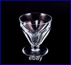 Baccarat, France. Lot de quatre verres Art Déco en cristal à facettes Baccarat, France. Lot de quatre verres Art Déco en cristal à facettes