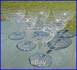 Baccarat Service de 6 coupes à champagne en cristal gravé. Début Xxe s