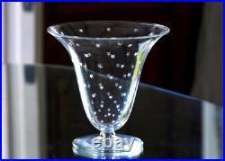 Baccarat. Vase cornet évasé en cristal, à décor gravé d'étoiles Étoiles