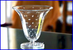Baccarat. Vase cornet évasé en cristal, à décor gravé d'étoiles Étoiles