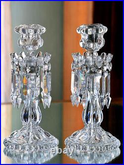 Baccarat importante Paire de Girandoles en cristal, modèle Médaillon