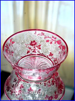 Baccarat modèle Églantier. Coupe à éponges, en cristal dégagé à l'acide Baccarat modèle Églantier. Coupe à éponges, en cristal dégagé à l'acide