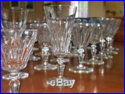 Baccarat partie de service comprenant 28 Verres Talleyrand en cristal taillé