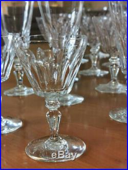 Baccarat partie de service comprenant 28 Verres Talleyrand en cristal taillé