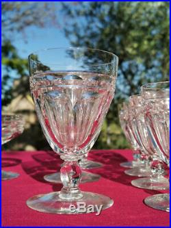 Belle série de 14 verres en cristal Baccarat signés