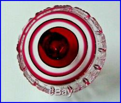 Boite à poudre poudrier en cristal de BACCARAT doublé rouge taillé série F266
