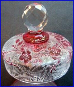 Boite avec couvercle, cristal Baccarat dégagé à l'acide modèle Eglantier rouge
