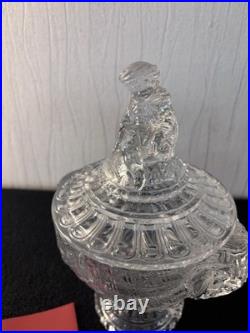 Bonbonnière couverte d'un cornac en cristal de Baccarat