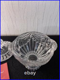 Bonbonnière couverte d'un cornac en cristal de Baccarat