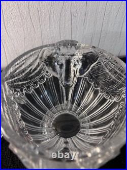 Bonbonnière couverte d'un cornac en cristal de Baccarat
