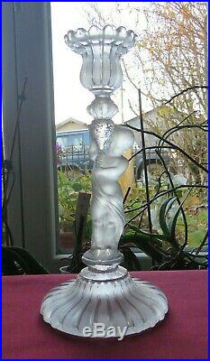 Bougeoir chandelier en cristal de baccarat décor angelot putti signé