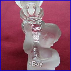 Bougeoir chandelier en cristal de baccarat décor angelot putti signé