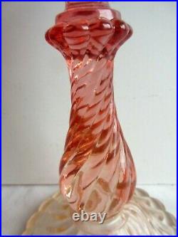 Bougeoir cristal Baccarat rouge en dégradé modèle Bambou côtes torses, H 23 cm