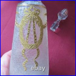 Carafe à liqueur en cristal de baccarat givré et décor empire à l or