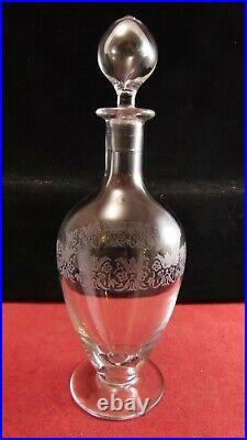 Carafe a vin ou à eau en cristal de Baccarat gravé acide à décor de fleurs