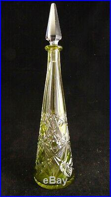 Carafe en cristal de Baccarat modèle Lagny doublé vert chartreuse