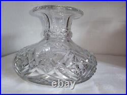 Carafe en cristal signée Baccarat. H16,5cm Diamètre21 cm