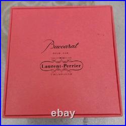 Collier pendentif rose cristal de Baccarat Pour Laurent Perrier. Série Limitée