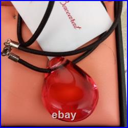 Collier pendentif rose cristal de Baccarat Pour Laurent Perrier. Série Limitée