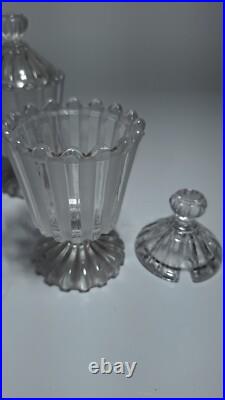 Deux Ancien moutardier cristal incolore et de cristal sablé signé BACCARAT Deux Ancien moutardier cristal incolore et de cristal sablé signé BACCARAT