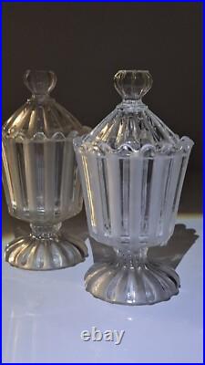 Deux Ancien moutardier cristal incolore et de cristal sablé signé BACCARAT Deux Ancien moutardier cristal incolore et de cristal sablé signé BACCARAT