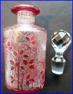 Flacon à parfum, cristal Baccarat dégagé à l'acide modèle Eglantier rouge