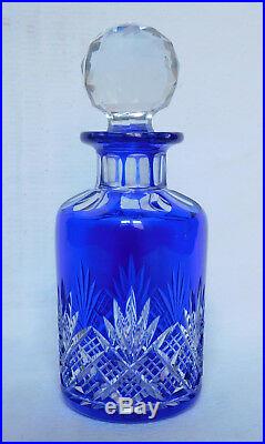 Flacon à parfum en CRISTAL DE BACCARAT taillé, cristal OVERLAY bleu cobalt 17cm