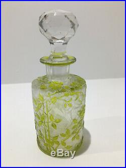 Flacon à parfum en cristal de BACCARAT églantier vert gravé à l'acide