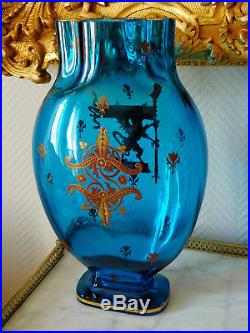 Grand vase XIXe en CRISTAL DE BACCARAT bleu, décor héraldique émaillé et doré