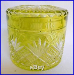 Grande boîte à poudre en CRISTAL DE BACCARAT, cristal OVERLAY vert chartreuse