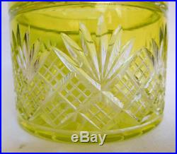 Grande boîte à poudre en CRISTAL DE BACCARAT, cristal OVERLAY vert chartreuse