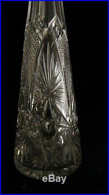 Grande carafe taillée en cristal de Baccarat, hauteur 42 cm