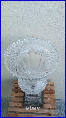 Imposant Vase Médicis En Cristal Taillé Sur Pied Création vaudeville à Baccarat